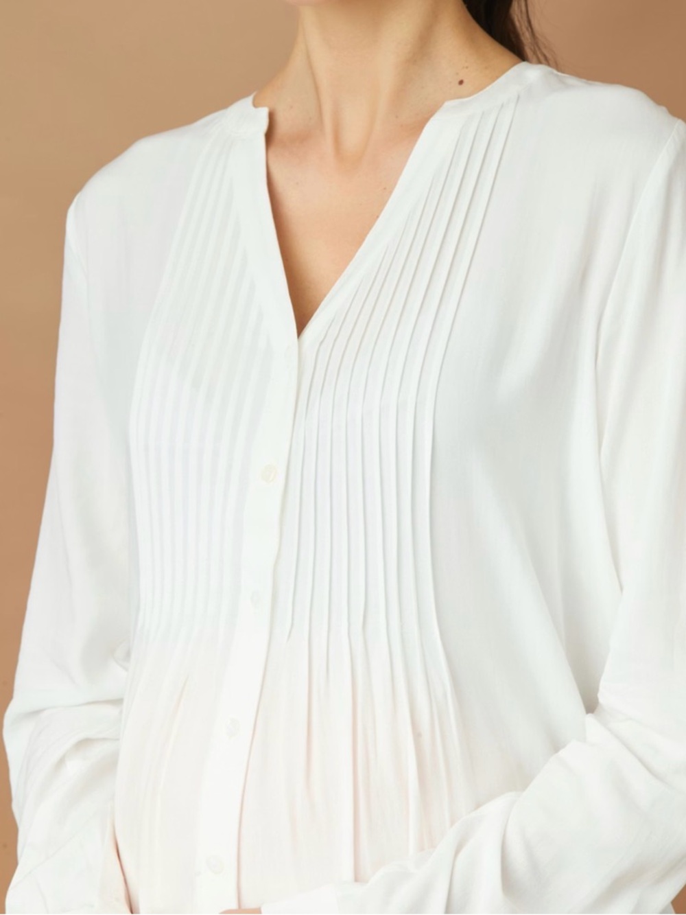 BCBGMaxAzria White Pleated V-Neck Blouse